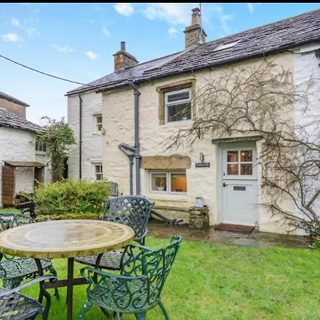 Westside Cottage, Newby, Clapham, Yorkshire Dales National Park, Famous Three Peaks, Near The District, Pets Are Welcome Newby (Craven)