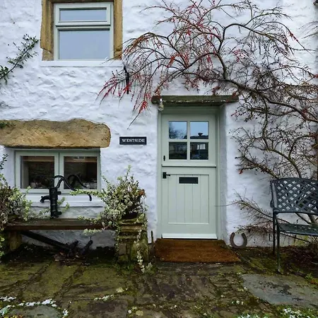 Westside Cottage, Newby, Clapham, Yorkshire Dales National Park, Famous Three Peaks, Near The District, Pets Are Welcome * Newby (Craven)