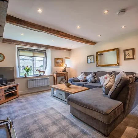 Casa de Férias Westside Cottage, Newby Hamlet, Clapham, Yorkshire Dales National Park, Famous Three Peaks, Near The District, Pets Are Welcome, Direct Parking In Front Of The & Guest Parking *