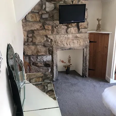Westside Cottage, Newby Hamlet, Clapham, Yorkshire Dales National Park, Famous Three Peaks, Near The District, Pets Are Welcome, Direct Parking In Front Of The & Guest Parking Newby (Craven)