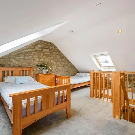 Westside Cottage, Newby Hamlet, Clapham, Yorkshire Dales National Park, Famous Three Peaks, Near The District, Pets Are Welcome, Direct Parking In Front Of The & Guest Parking Casa de Férias *