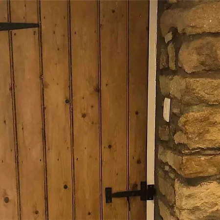 Westside Cottage, Newby Hamlet, Clapham, Yorkshire Dales National Park, Famous Three Peaks, Near The District, Pets Are Welcome, Direct Parking In Front Of The & Guest Parking Casa de Férias