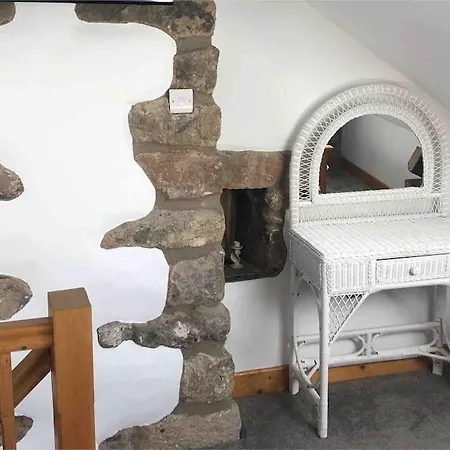Westside Cottage: Yorkshire Dales Pet-friendly Retreat *