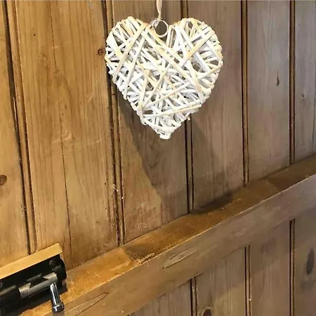 Westside Cottage, Newby Hamlet, Clapham, Yorkshire Dales National Park, Famous Three Peaks, Near The District, Pets Are Welcome, Direct Parking In Front Of The & Guest Parking Casa de Férias *