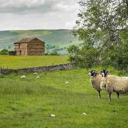 Hébergement de vacances Westside Cottage, Newby Hamlet, Clapham, Yorkshire Dales National Park, Famous Three Peaks, Near The District, Pets Are Welcome, Direct Parking In Front Of The & Guest Parking