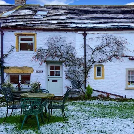Westside Cottage: Yorkshire Dales Pet-friendly Retreat