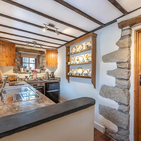 Westside Cottage: Yorkshire Dales Pet-friendly Retreat *