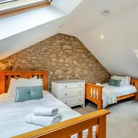 Casa de Férias Westside Cottage, Newby Hamlet, Clapham, Yorkshire Dales National Park, Famous Three Peaks, Near The District, Pets Are Welcome, Direct Parking In Front Of The & Guest Parking