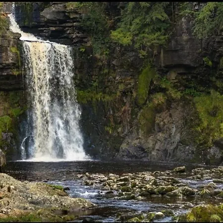 Westside Cottage, Newby Hamlet, Clapham, Yorkshire Dales National Park, Famous Three Peaks, Near The District, Pets Are Welcome, Direct Parking In Front Of The & Guest Parking Casa de Férias *