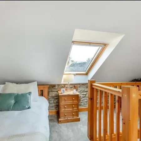 Semesterbostad Westside Cottage, Newby Hamlet, Clapham, Yorkshire Dales National Park, Famous Three Peaks, Near The District, Pets Are Welcome, Direct Parking In Front Of The & Guest Parking Newby (Craven)