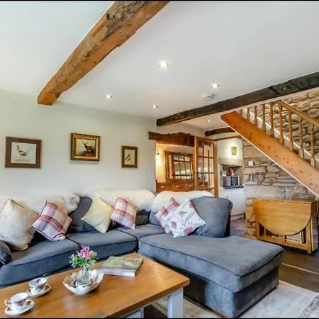 Westside Cottage, Newby Hamlet, Clapham, Yorkshire Dales National Park, Famous Three Peaks, Near The District, Pets Are Welcome, Direct Parking In Front Of The & Guest Parking Casa de Férias