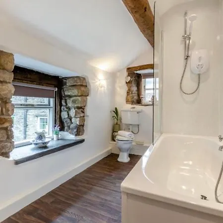 Casa de Férias Westside Cottage, Newby Hamlet, Clapham, Yorkshire Dales National Park, Famous Three Peaks, Near The District, Pets Are Welcome, Direct Parking In Front Of The & Guest Parking *