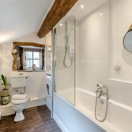 Westside Cottage, Newby Hamlet, Clapham, Yorkshire Dales National Park, Famous Three Peaks, Near The District, Pets Are Welcome, Direct Parking In Front Of The & Guest Parking * Newby (Craven)