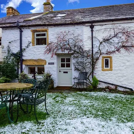 Westside Cottage, Newby Hamlet, Clapham, Yorkshire Dales National Park, Famous Three Peaks, Near The District, Pets Are Welcome, Direct Parking In Front Of The & Guest Parking * Newby (Craven)