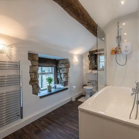 Westside Cottage, Newby Hamlet, Clapham, Yorkshire Dales National Park, Famous Three Peaks, Near The District, Pets Are Welcome, Direct Parking In Front Of The & Guest Parking Casa de Férias